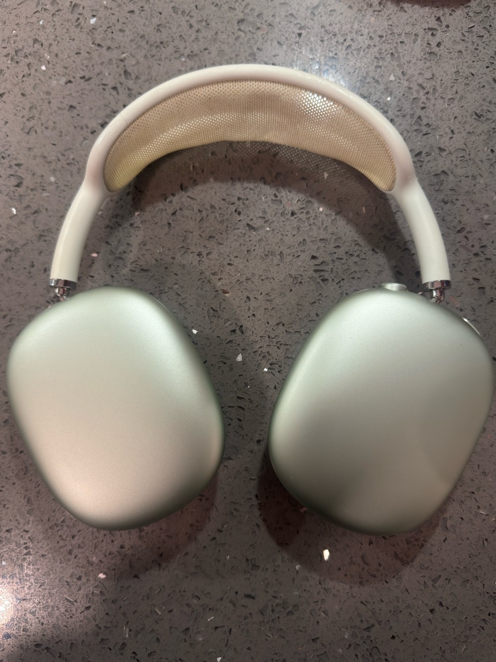 AirPod Max (lightning connector) green + accessories